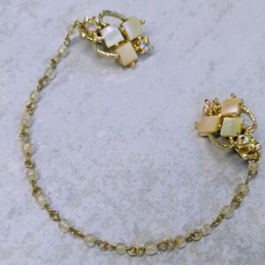 Vintage Goldtone Sweater Clip with Ornate Filigree Design